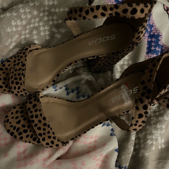 Cheetah heels - Picture 2 of 3
